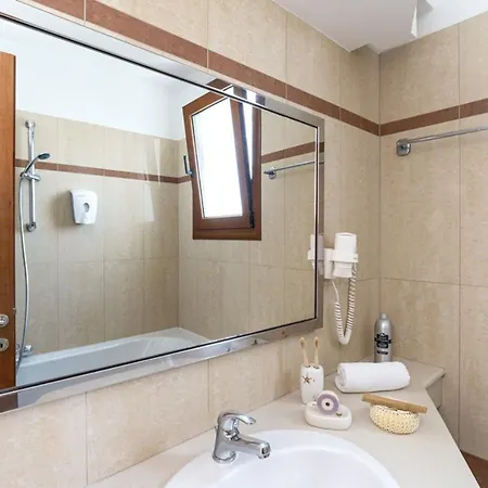 Sunny Kolympia With Private Pool